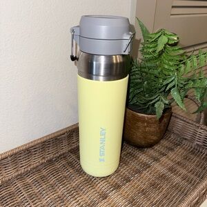 💙💛 New Stanley Go Flip Tumbler Large 30 oz size Pomelo